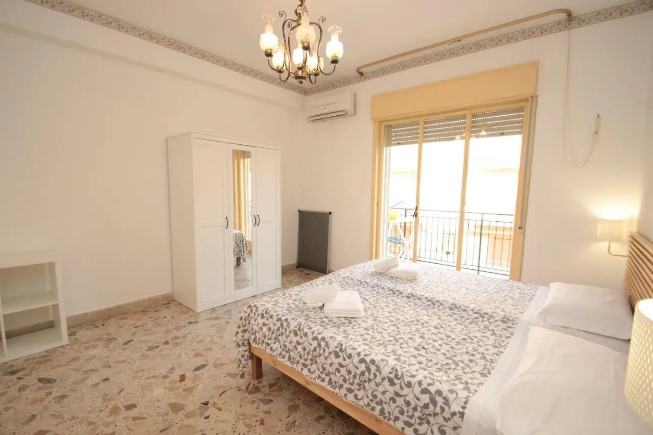 Poseidon 2 - Lungomare Apartment Cefalù Italia